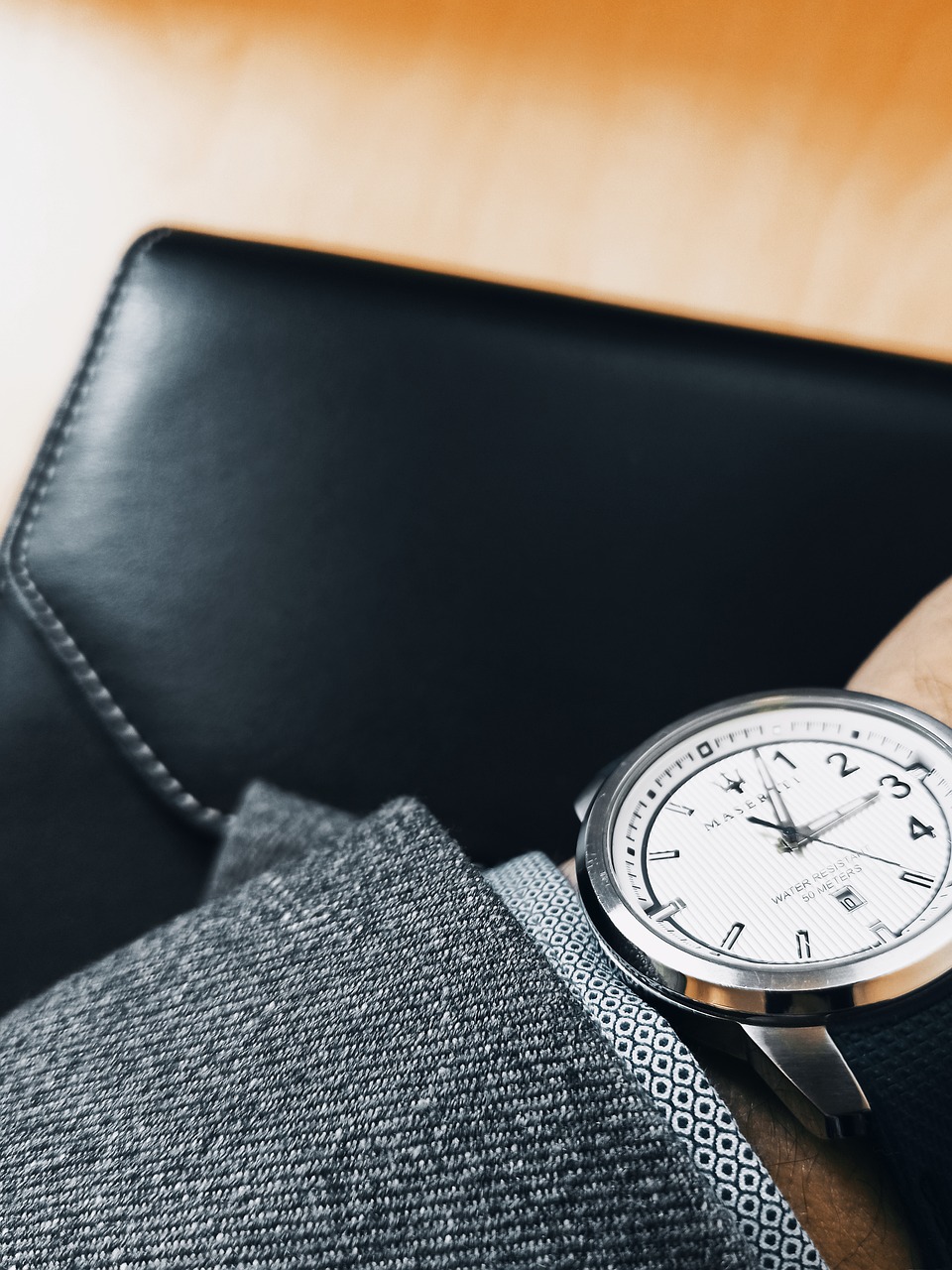 explore the art of negotiation with our comprehensive guide. learn effective strategies, essential skills, and psychological tactics to achieve successful outcomes in personal and professional negotiations.